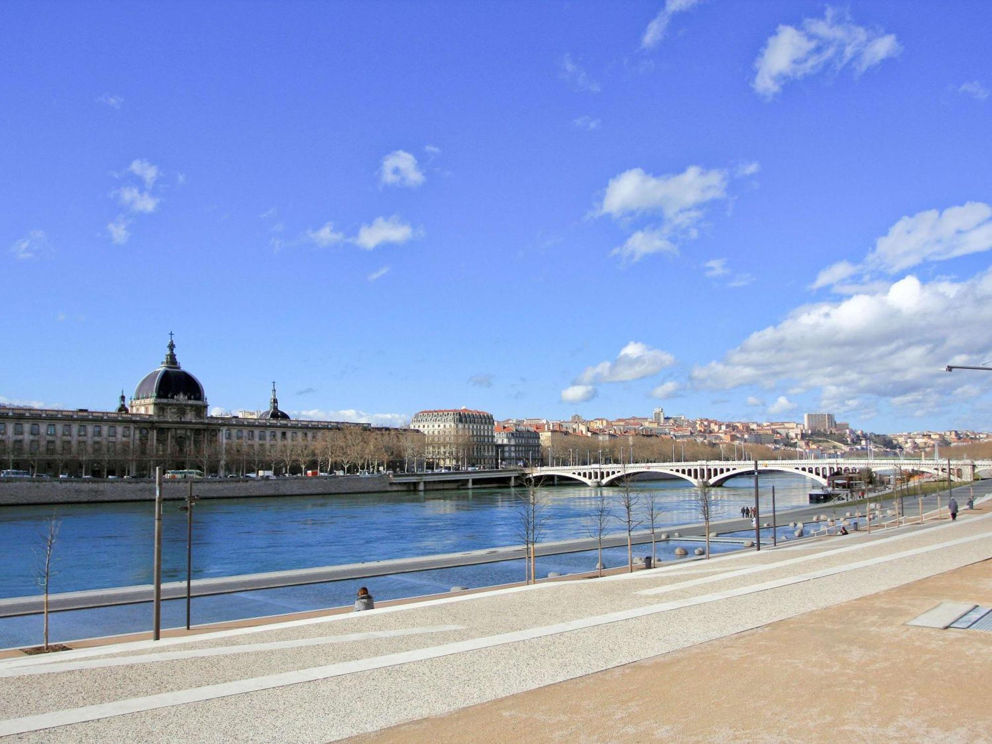Ibis Budget Lyon Centre Confluence Buitenkant foto